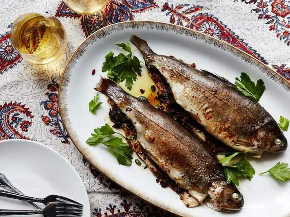 طرز تهیه ماهی شکم پر با زرشک، غذای خوشمزه