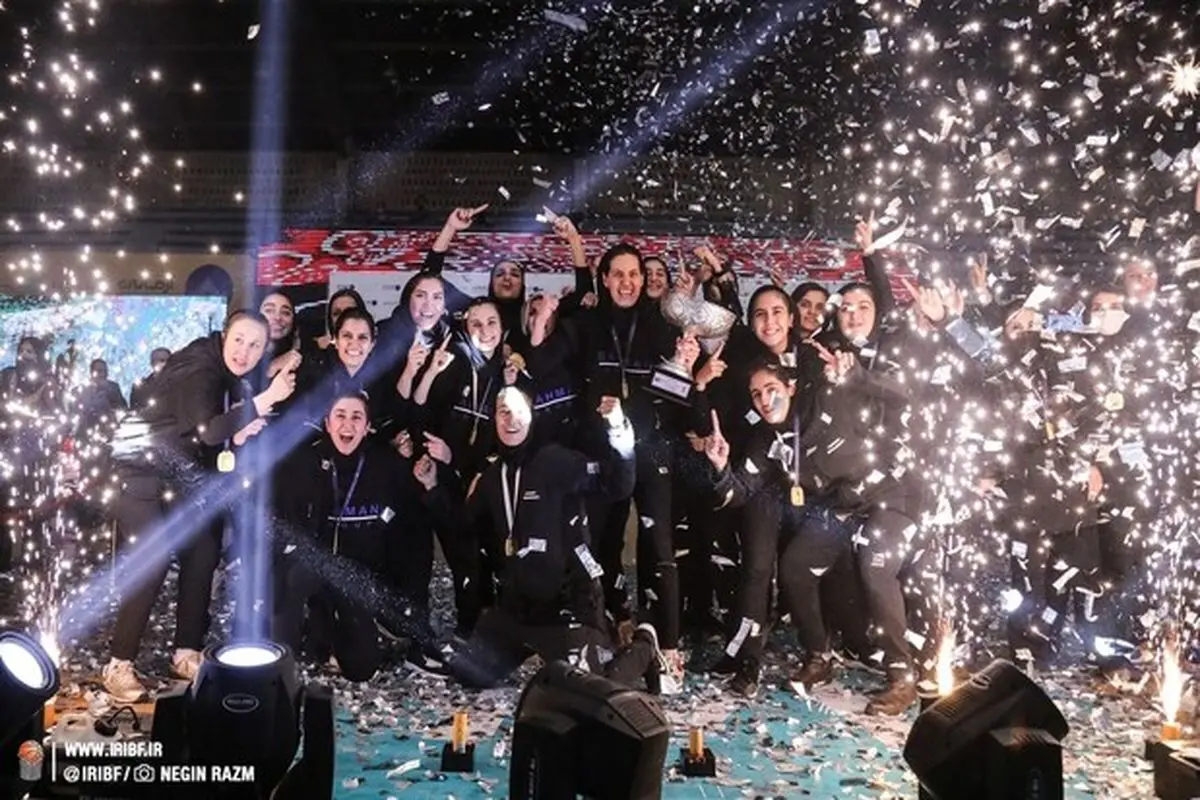 جنجال در بسکتبال ایران به خاطر اعتراض دختران/ سرمربی تیم گروه بهمن: نمی توانم به زور بگوییم به ما پاداش بدهید!