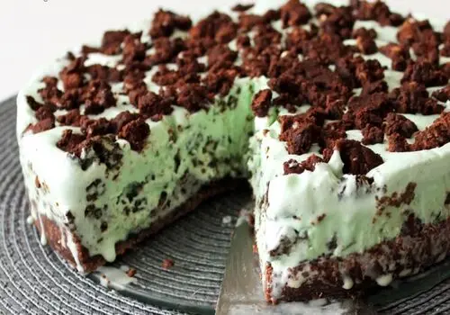 طرز تهیه دسر توت فرنگی لذیذ+فیلم / کیک بستنی مینیاتوری 
شکلاتی و توت فرنگی