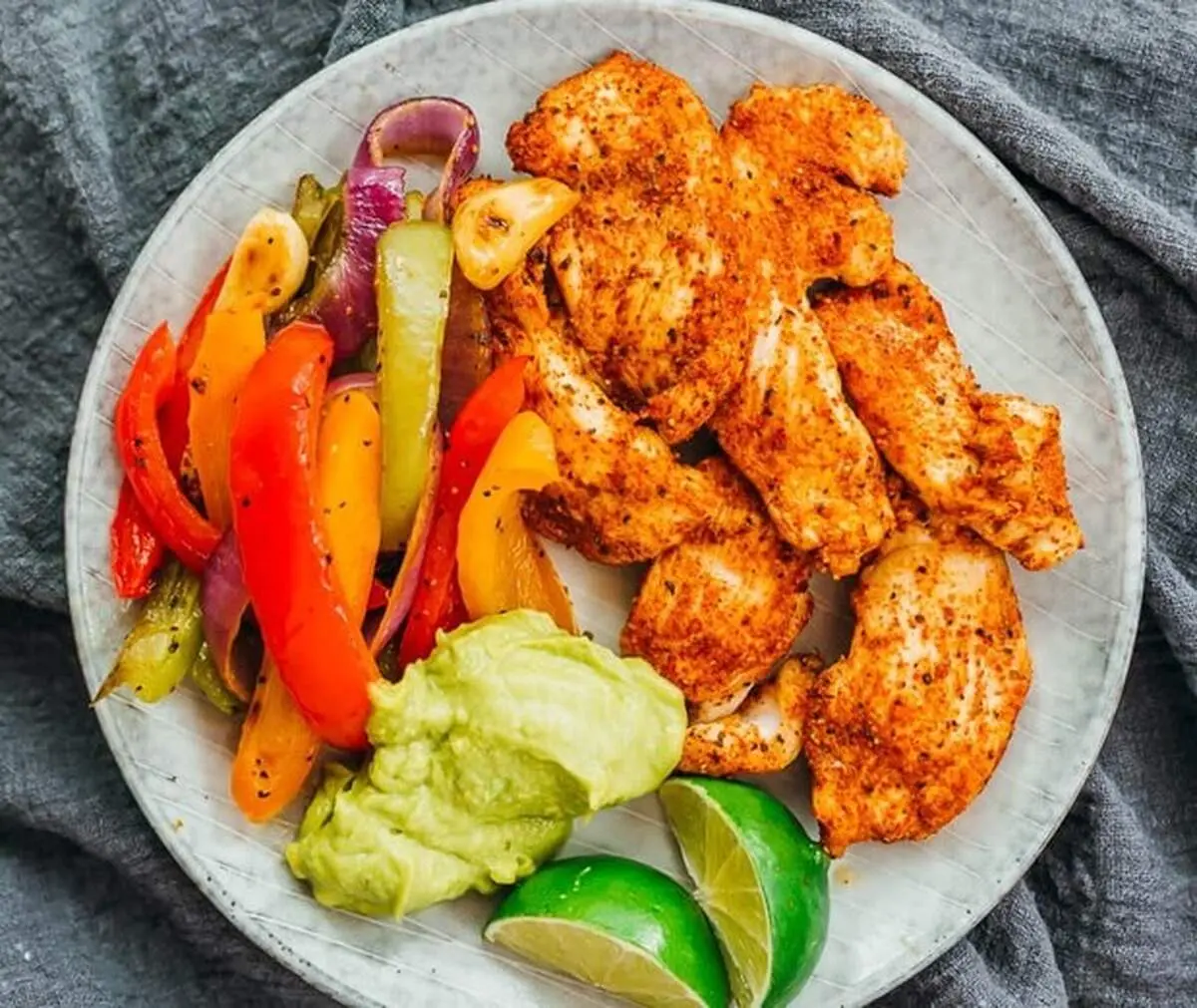 طرز تهیه حلقه سوخاری مرغ با فاهیتا و سالسا + فیلم