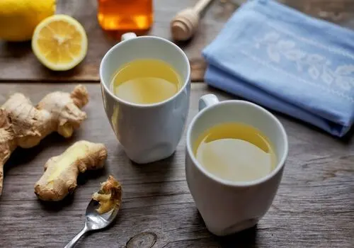 عسل و لیمو یا شربت ضدسرفه؛ کدام موثرتر است؟