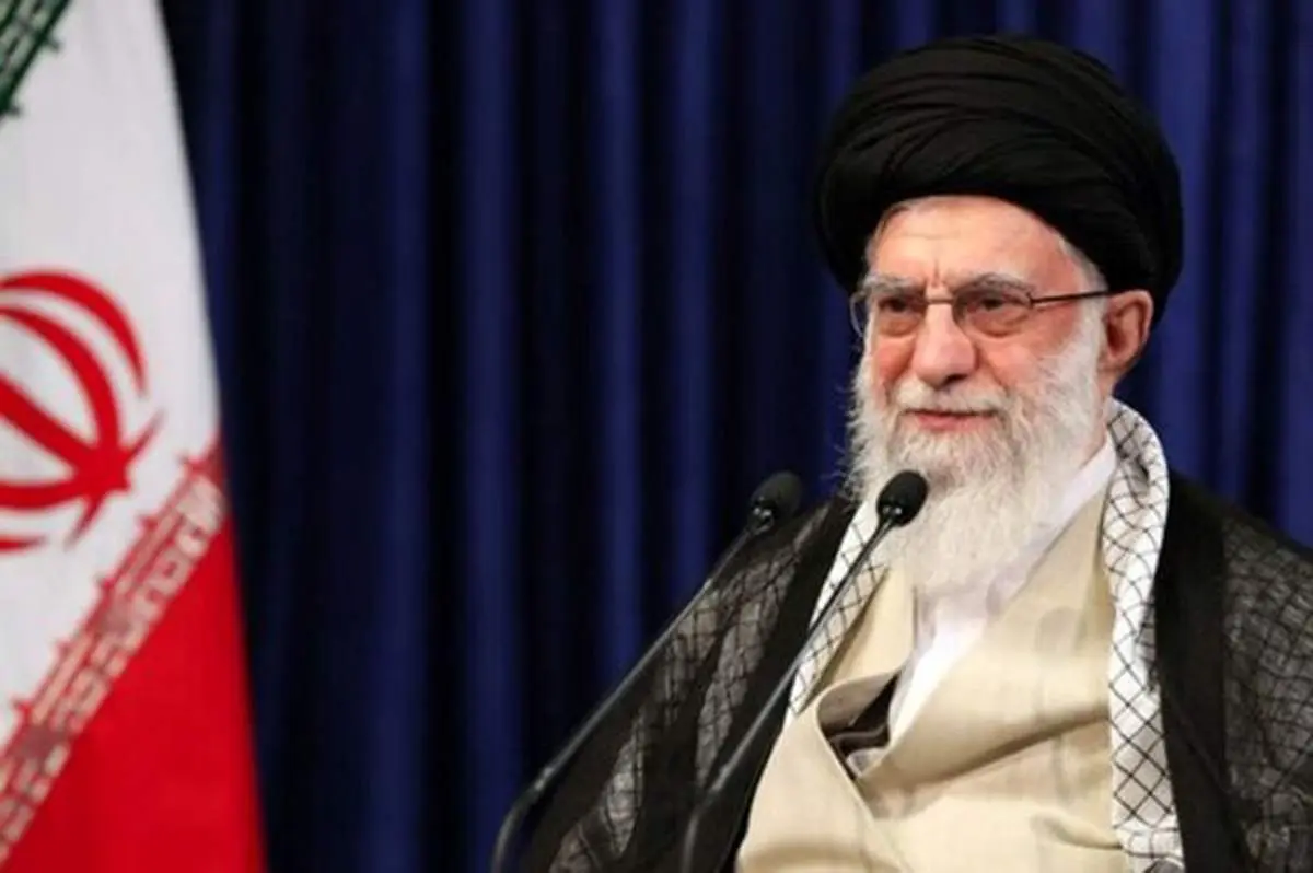 تنها چهره نظامی که رهبر انقلاب در نماز جماعت به او اقتدا کردند +عکس