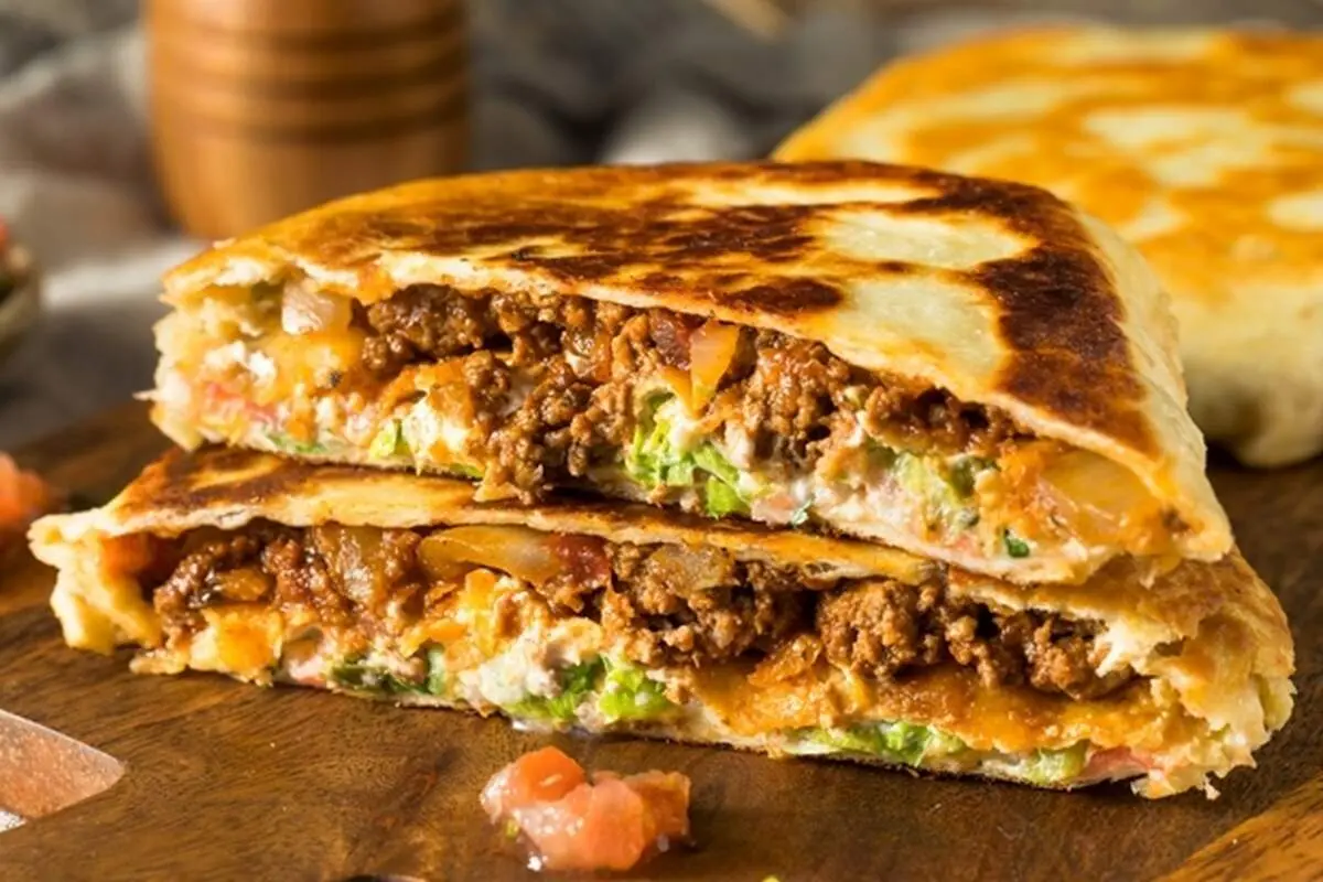 طرز تهیه کسادیای گوشت و پنیر خوشمزه