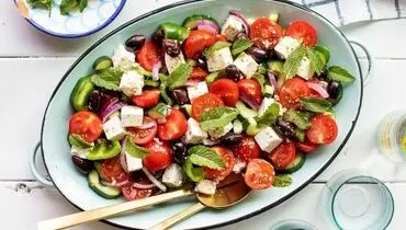 طرز تهیه سالاد یونانی لذیذ با سس ویژه