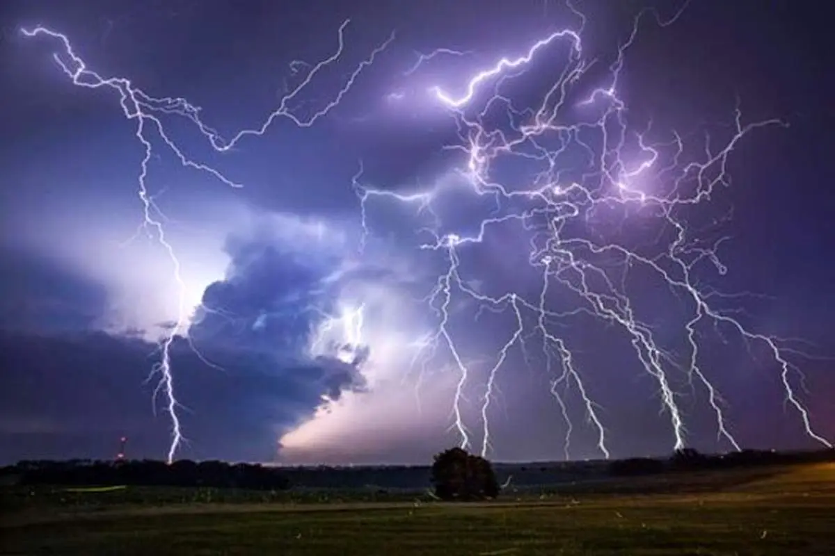 تصاویر شگفت انگیز رعد و برق از نمای بالای ابرها+فیلم