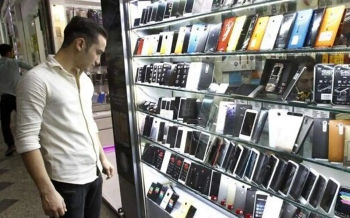 قیمت انواع گوشی موبایل دارای دوربین ۳ گانه+جدول