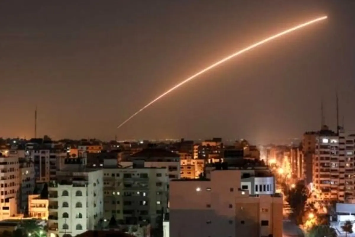 پرتاب موشک از غزه به سوی اراضی اشغالی/ مصر سفیر رژیم صهیونیستی را فراخواند