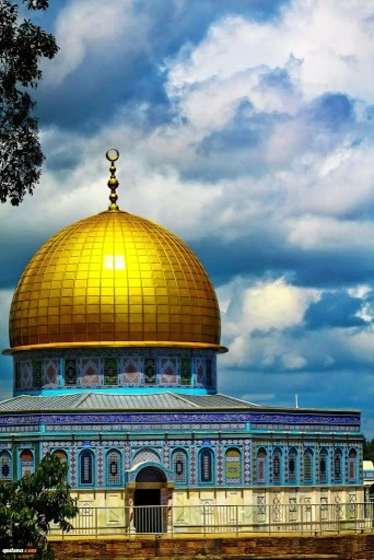 حمله وحشیانه یهودی افراطی در بیت المقدس به مسلمانان با ماشین+فیلم