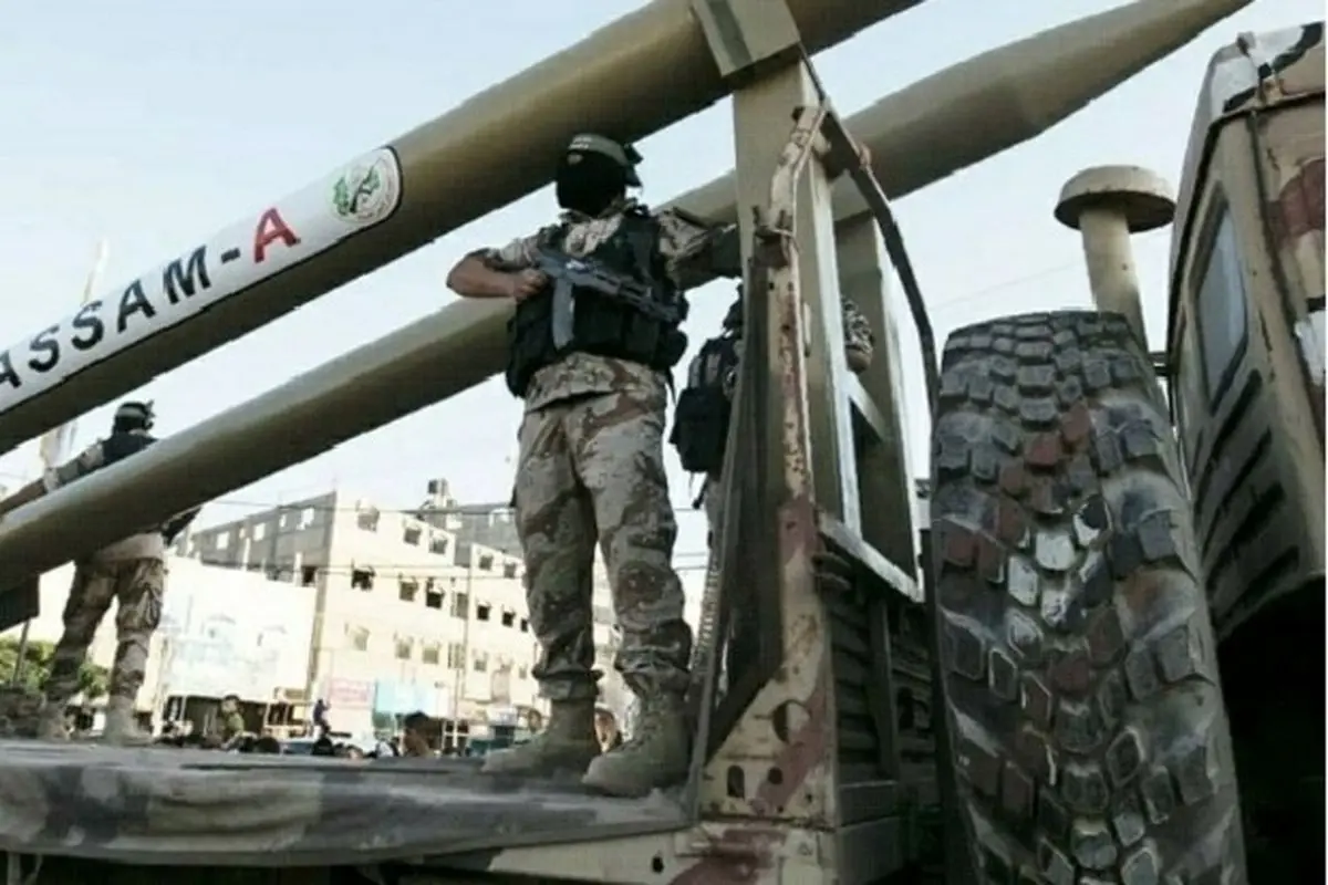 یک خودرو نظامی صهیونیست هدف موشک قرار گرفت/ گانتز غزه را به جنگ گسترده تهدید کرد + فیلم و تصاویر