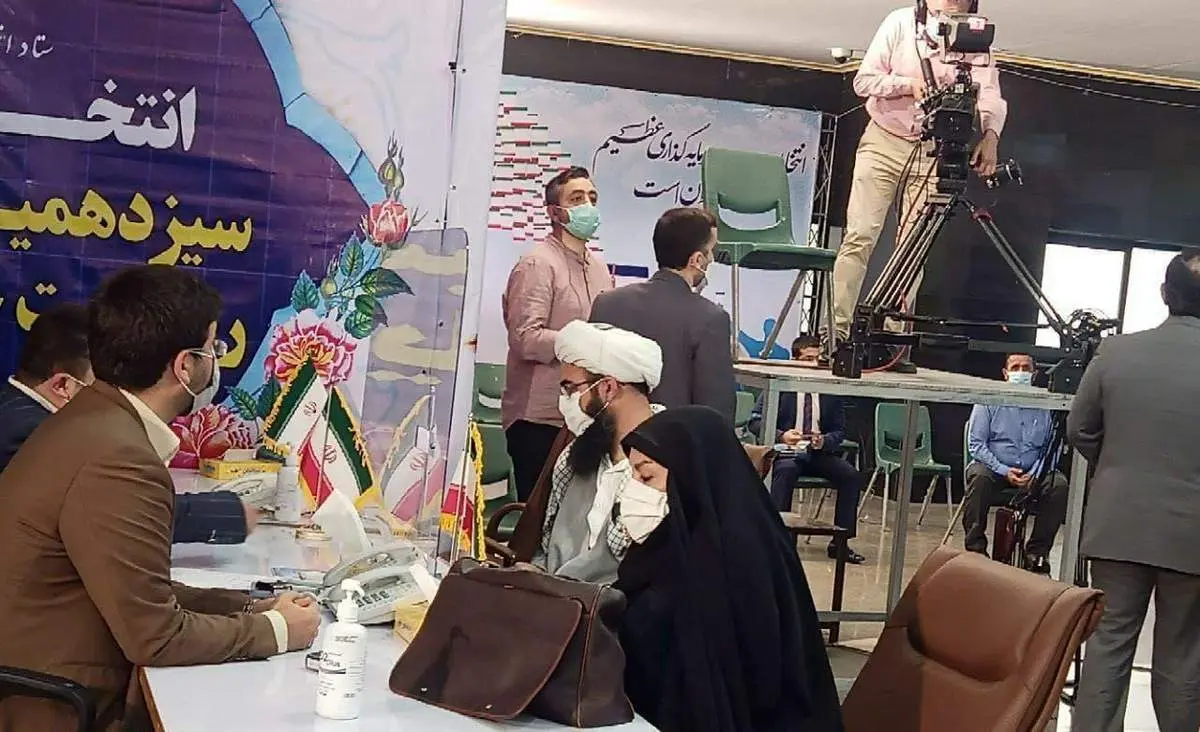 تصویری از ثبت نام اولین نامزد زن انتخابات ریاست جمهوری
