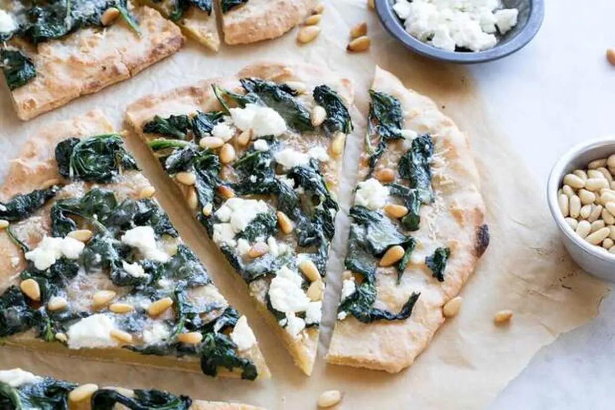 طرز تهیه پیتزا اسفناج با پنیر طعمی متفاوت