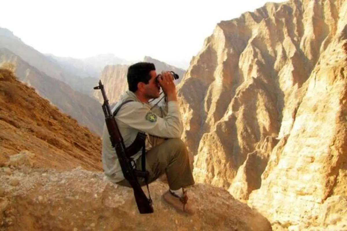 گلوله‌باران خودروی محیط‌بانان در شمال نجف‌آباد از سوی شکارچیان غیرمجاز+ عکس