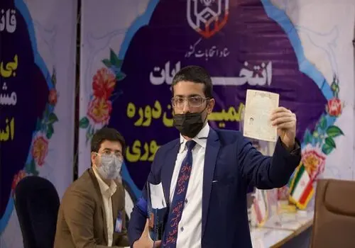 عکس جالب از مصطفی پورمحمدی در کنار خانواده‌اش