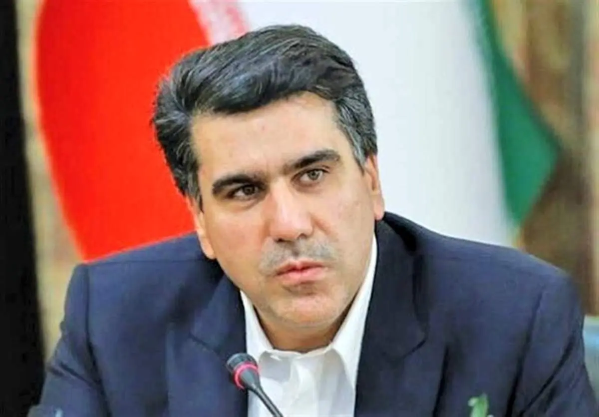 معزی: آنتن زنده را به باشگاه حرافان و هتاکان کینه‌ورز اجاره ندهید