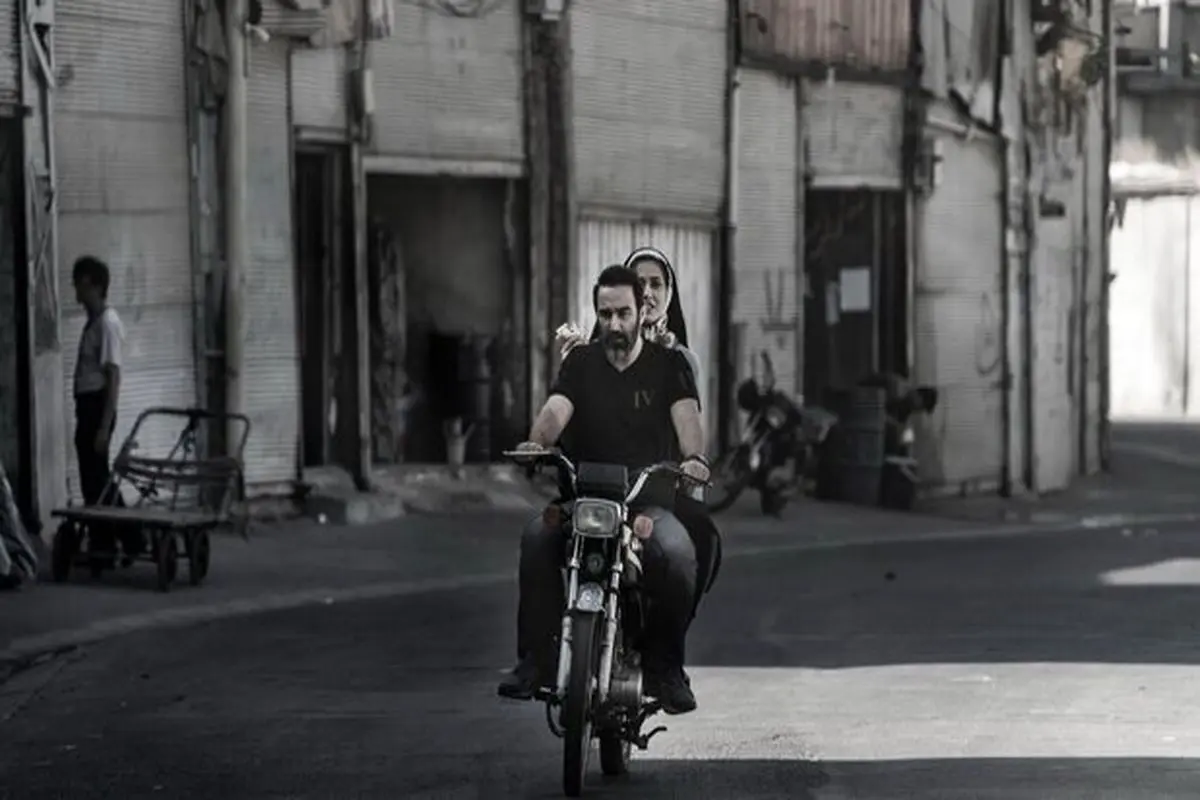 موتورسواری پریناز ایزدیار و محسن تنابنده + عکس