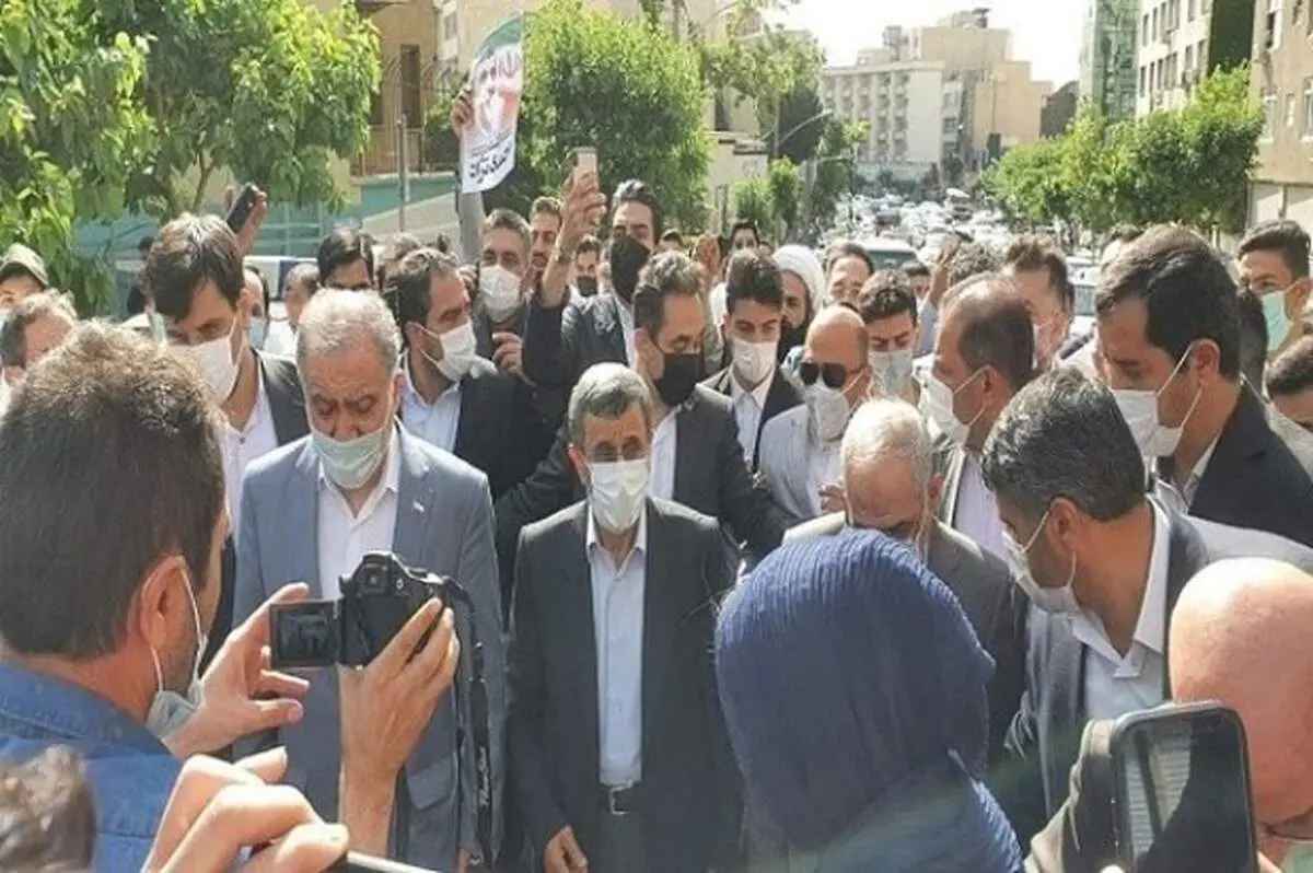 تجمع هواداران احمدی نژاد در مقابل وزارت کشور + فیلم
