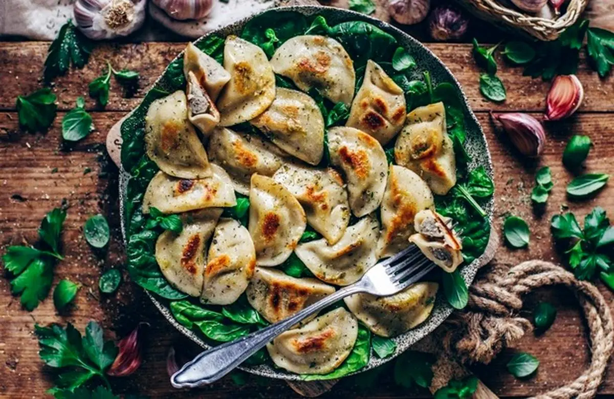 طرز تهیه پیروگی لهستانی با فیلینگ سیب زمینی پنیری