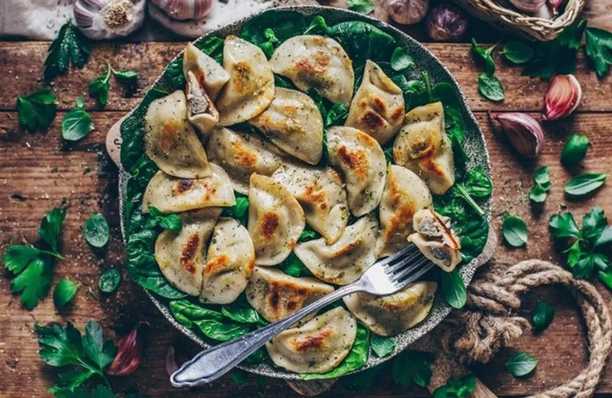 طرز تهیه پیروگی لهستانی با فیلینگ سیب زمینی پنیری