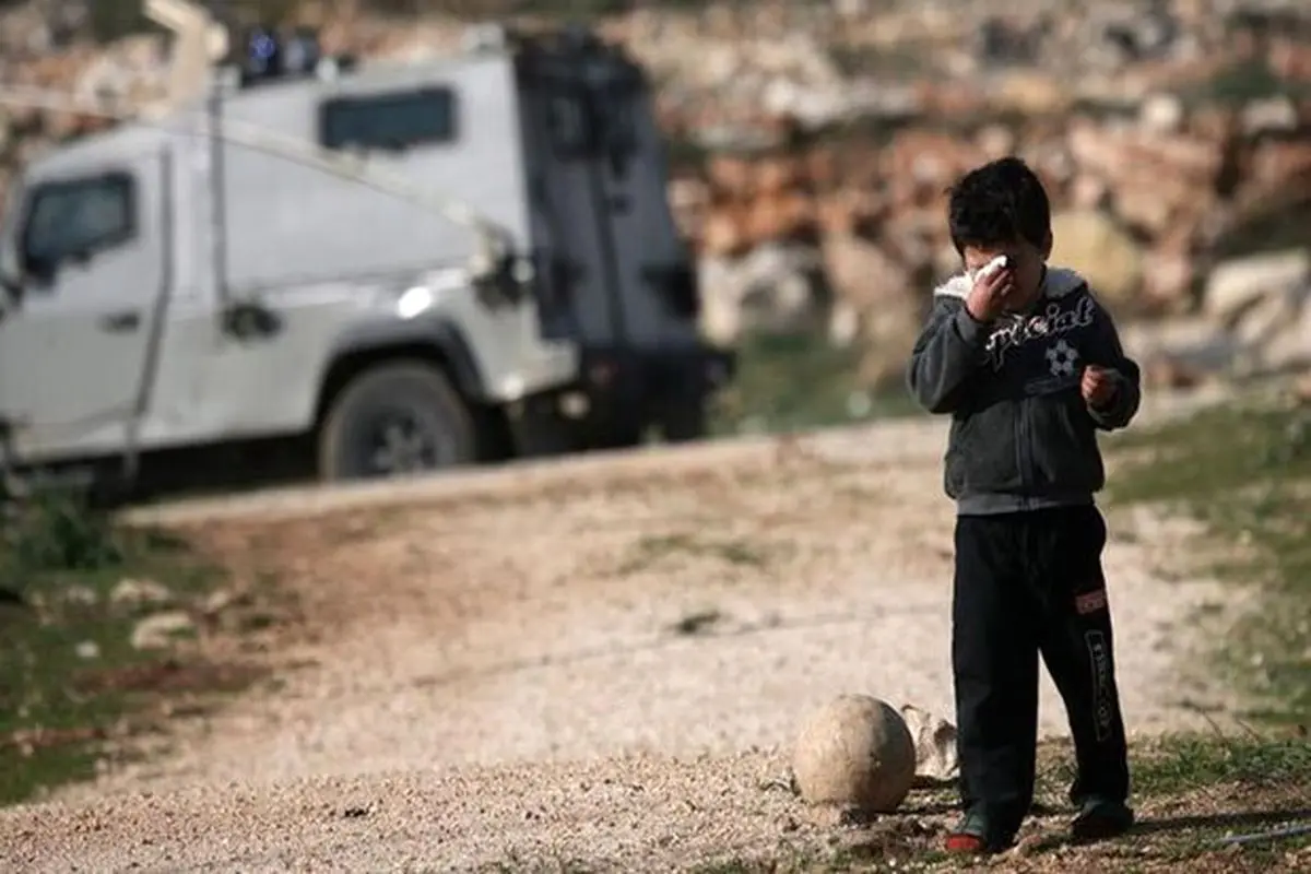 گریه‌های بی امان کودک فلسطینی برای از دست دادن پدرش+فیلم