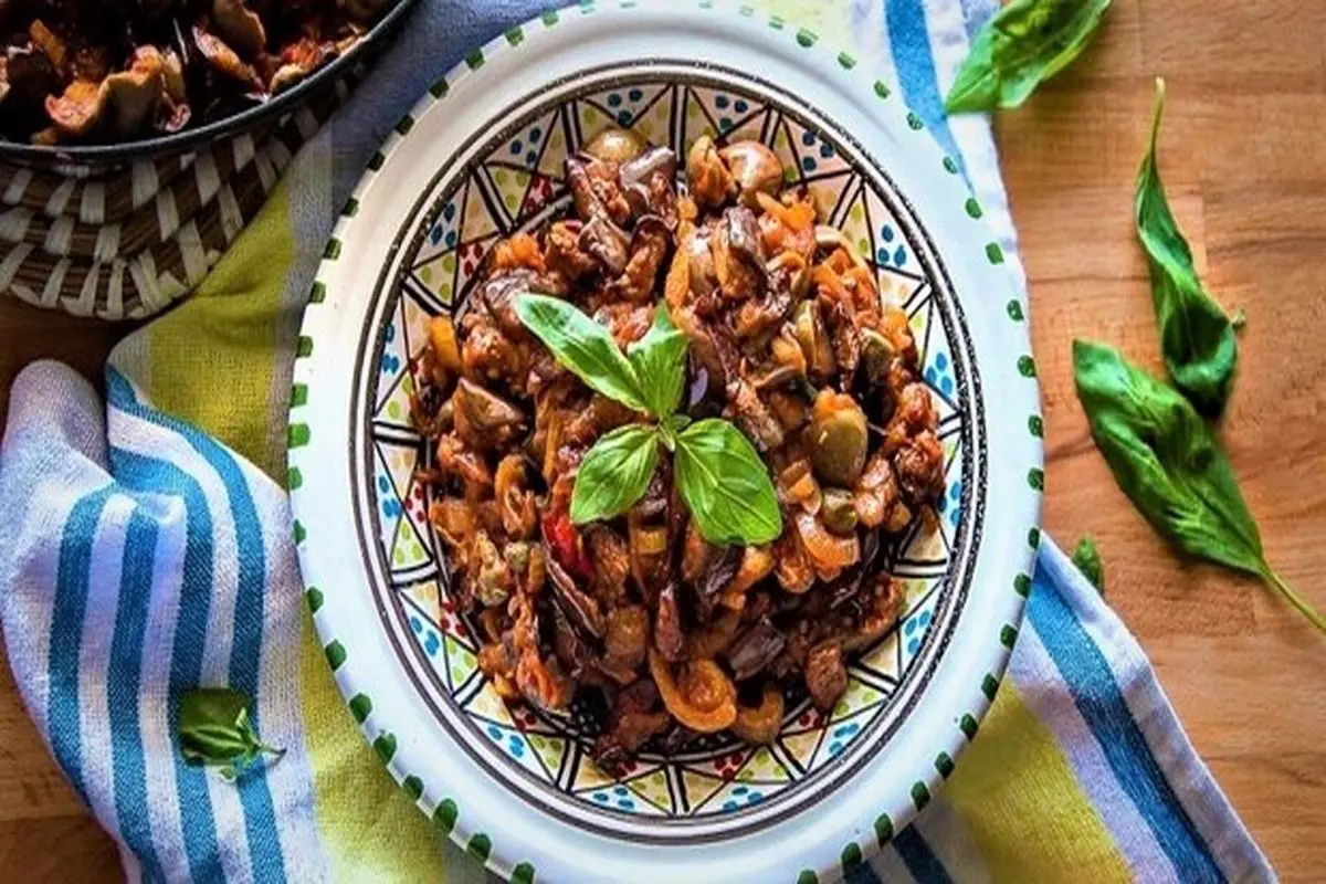 طرز تهیه خوراک بادمجان با زیتون