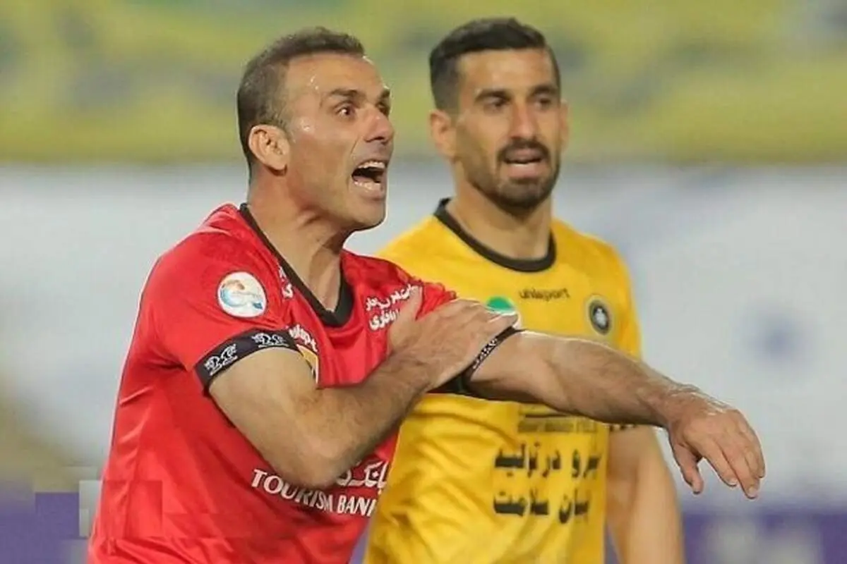 واکنش تند کاپیتان پرسپولیس به محرومیتش | مگر می‌شود از روی عکس حکم صادر کنند