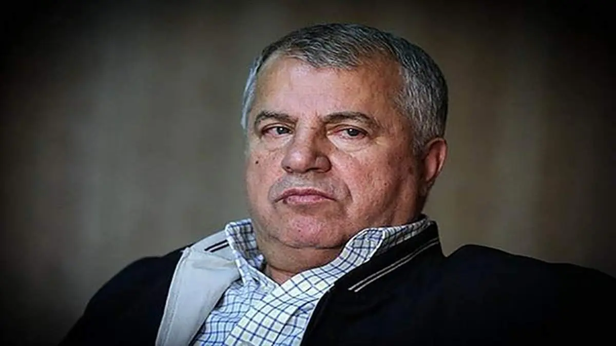 تزریق واکسن کرونا به علی پروین + فیلم