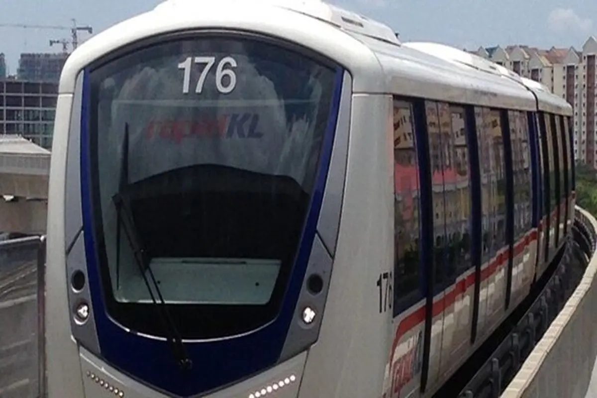 جراحت ۲۱۳ مسافر در حادثه برخورد دو قطار مترو در کوالالامپور + عکس