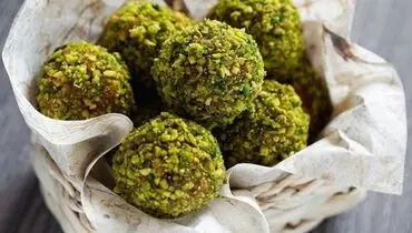 طرز تهیه توپ های پسته و مارمالاد