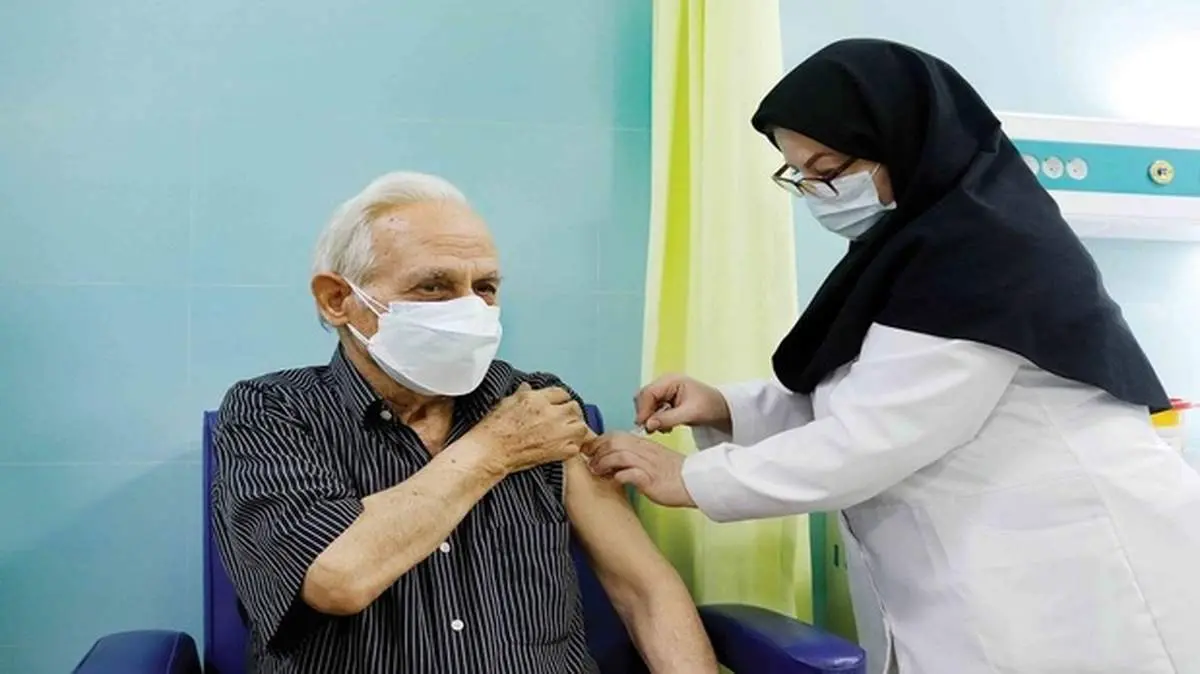 افراد بالای ۶۵ سال بعد از تزریق واکسن کرونا چه کنند؟
