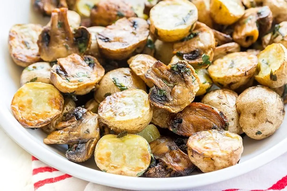 طرز تهیه قارچ و سیب زمینی با فویل
