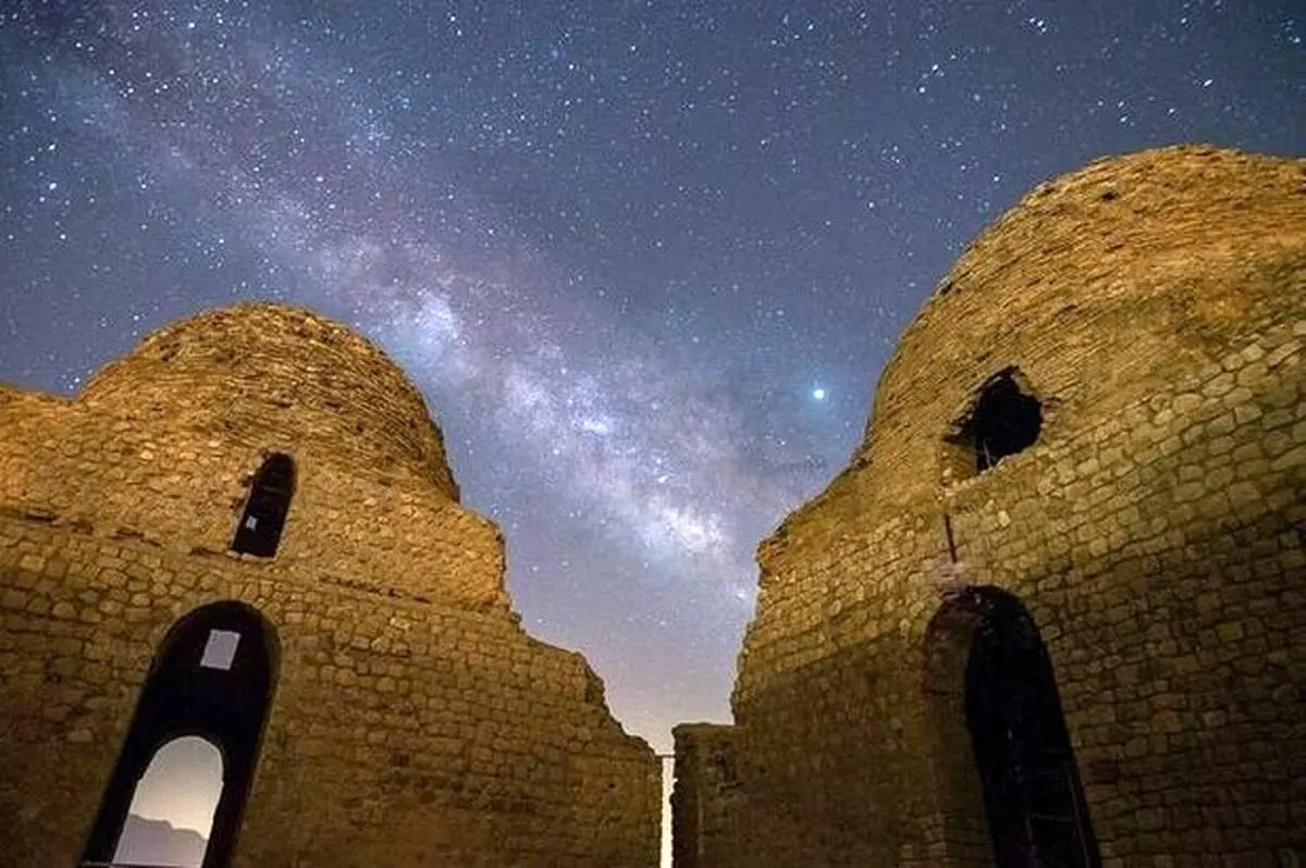 کهکشان در قاب آسمان شب