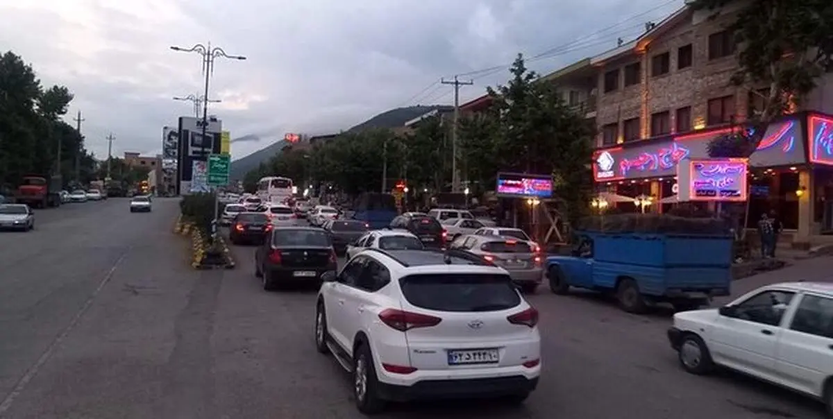 ترافیک سنگین در محور چالوس محدوده کندوان / آمار تردد خودرو در جادهها امروز هم افزایش یافت