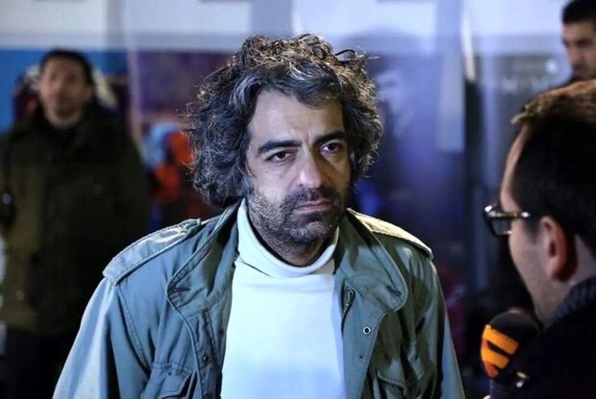 لحظه انتقال جسد بابک خرمدین توسط پدر و مادرش+ فیلم