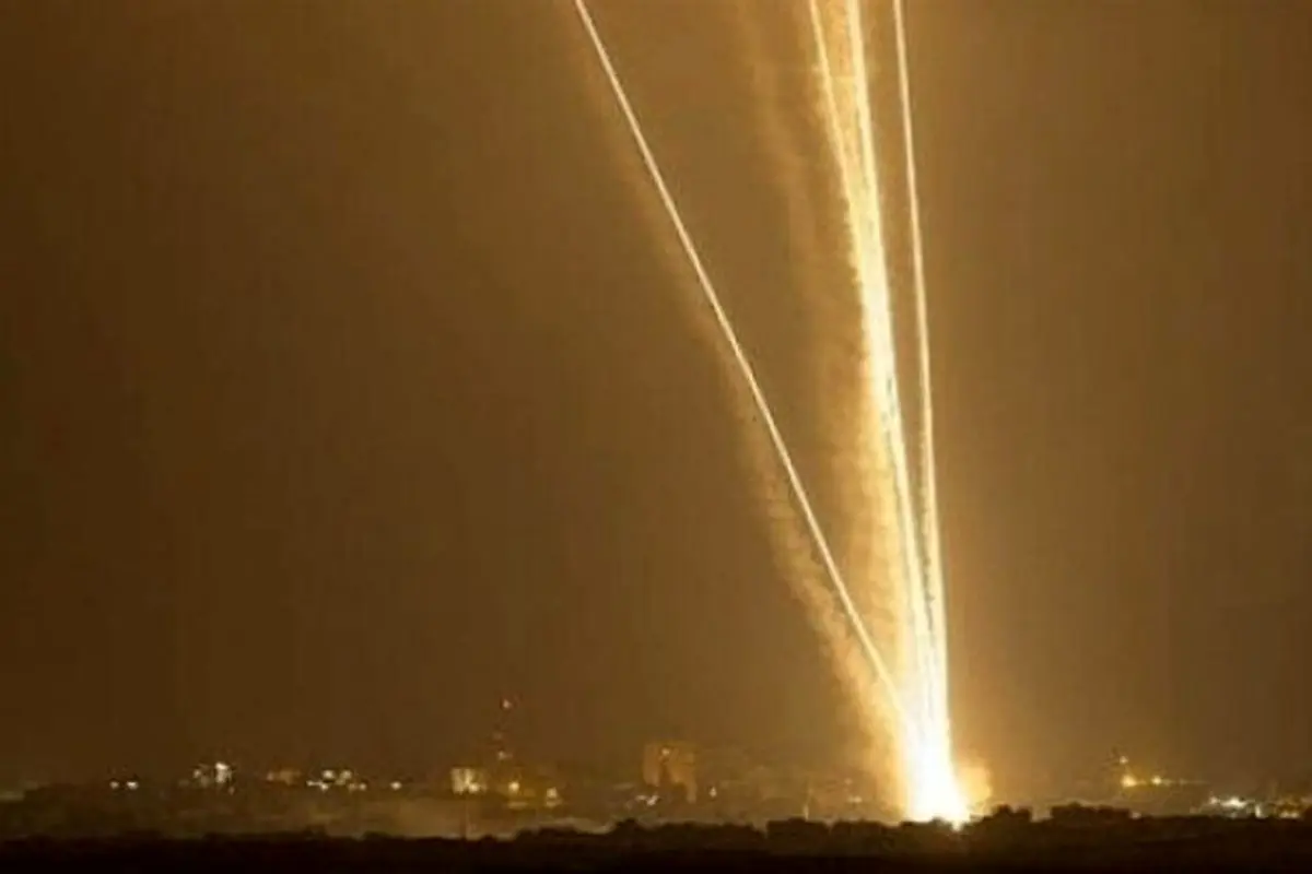 حمله موشکی و راکتی «قسام» به ۶ پایگاه هوایی اسرائیل/ شلیک ۳ موشک دوربُرد از غزه