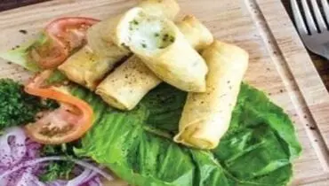 طرز تهیه رول پنیر و فلفل کبابی
