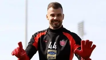 دروازه‌بان پرسپولیس از ایران رفت