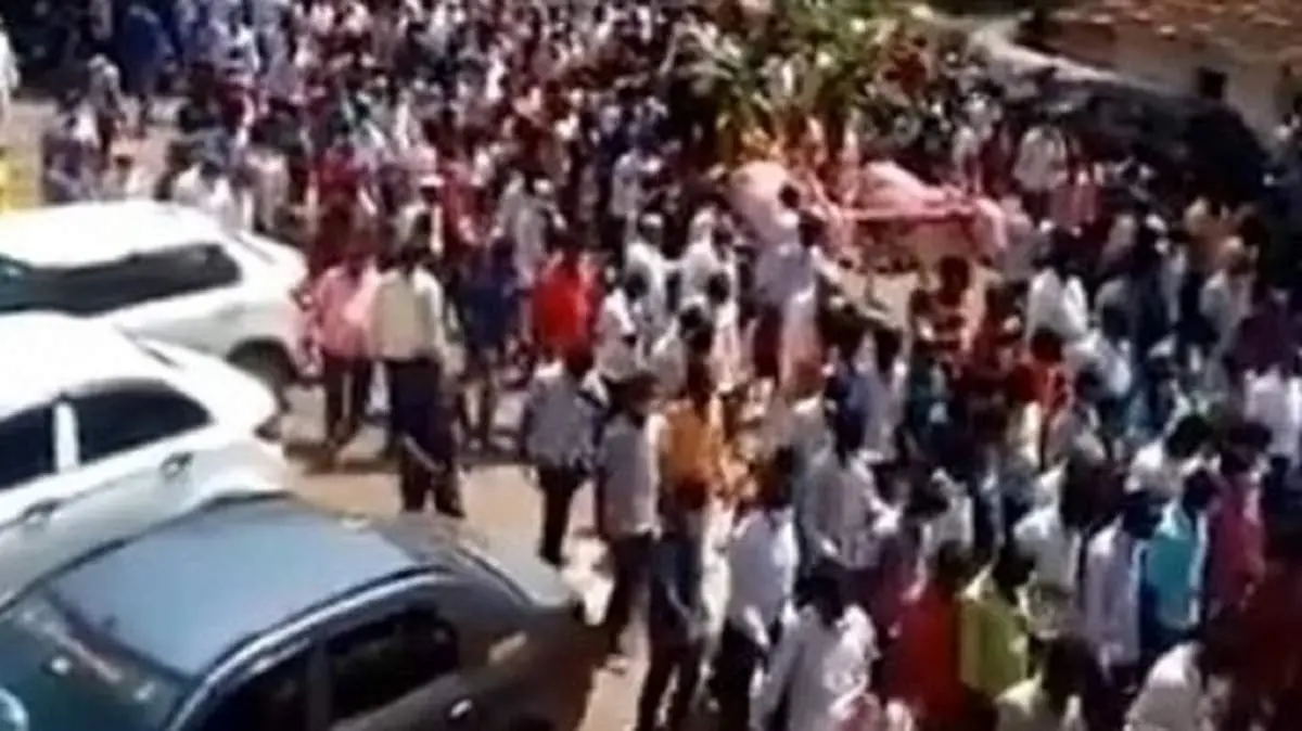 برگزاری مراسم تشییع جسد اسب مقدس در هند! + فیلم