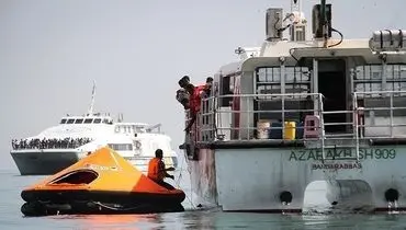 ۷ سرنشین شناور غرق شده دوبه متین در آب‌های عمان نجات یافتند