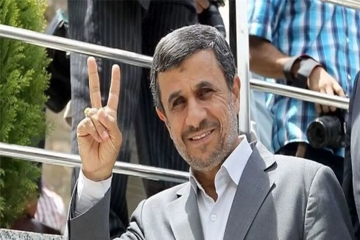 تصویری از لایو دیشب احمدی‌نژاد که سوژه شد + عکس