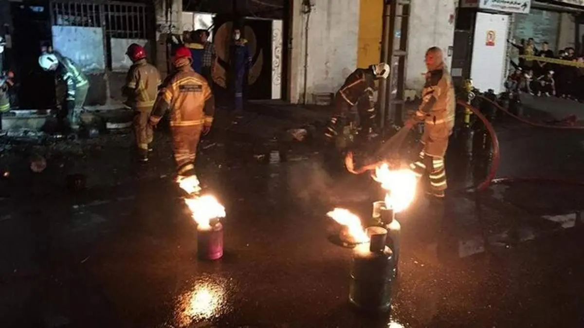 لحظه آتش سوزی وحشتناک یک مغازه در تهرانپارس + فیلم