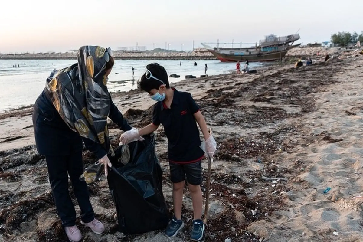 پاکسازی ساحل دریا در بوشهر