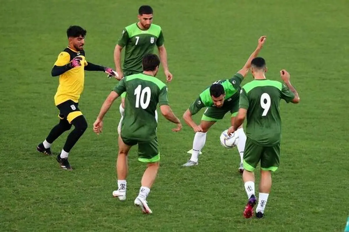 هیچ بازیکنی از تیم ملی فوتبال خط نمی‌خورد