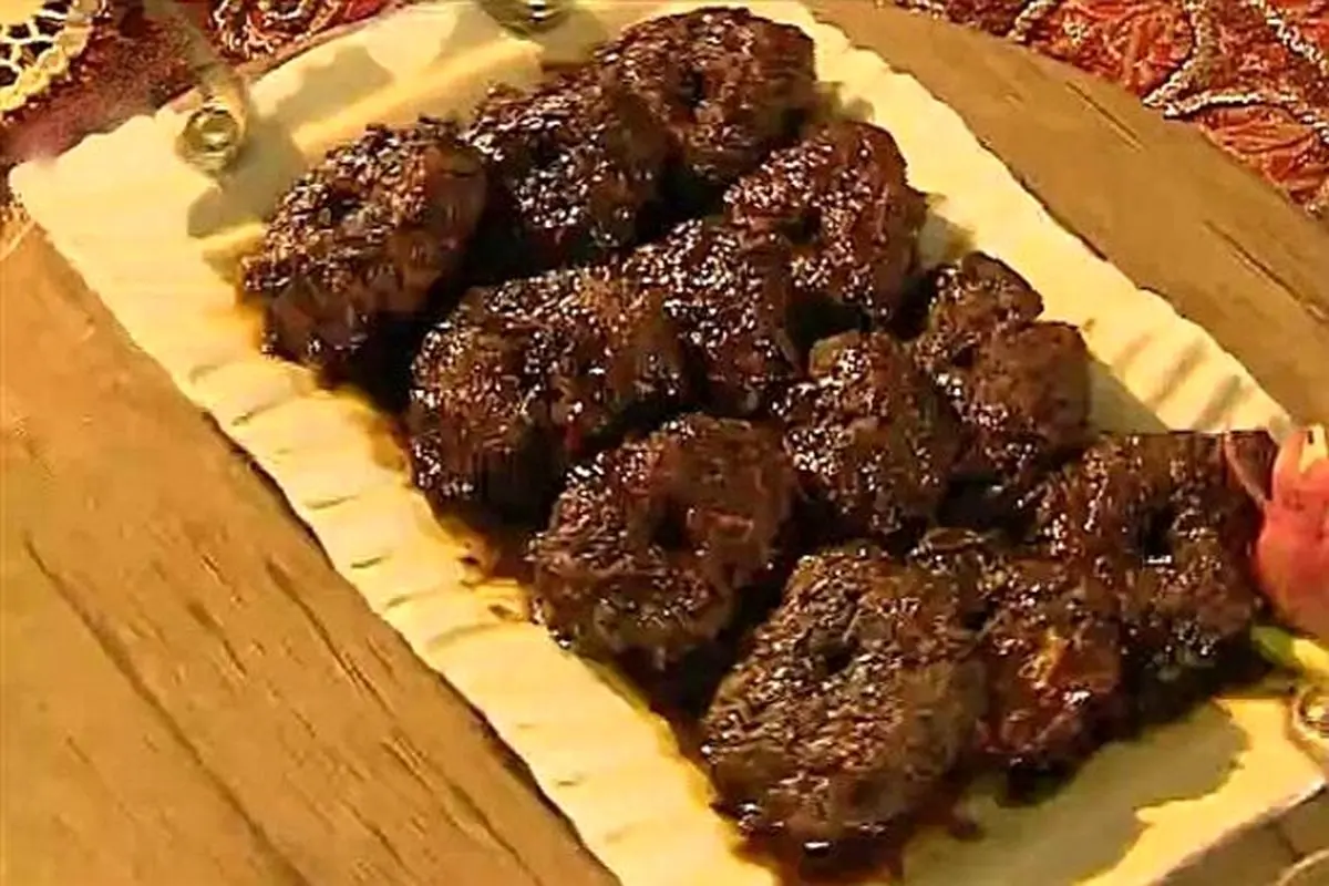 طرز تهیه شامی با سس رب انار