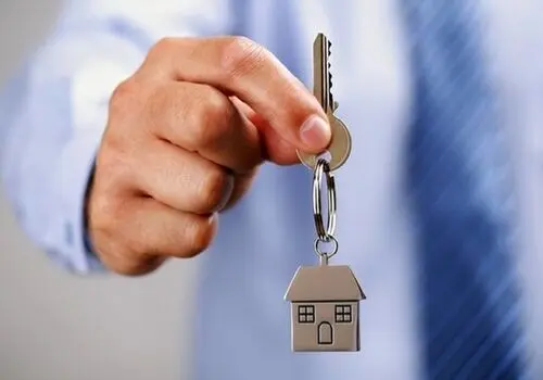بررسی عوامل تعیین‌کننده و پیش‌بینی روند آتی قیمت‌ها در بازار مسکن