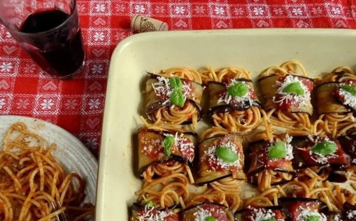 طرز تهیه رول بادمجان و اسپاگتی خوشمزه