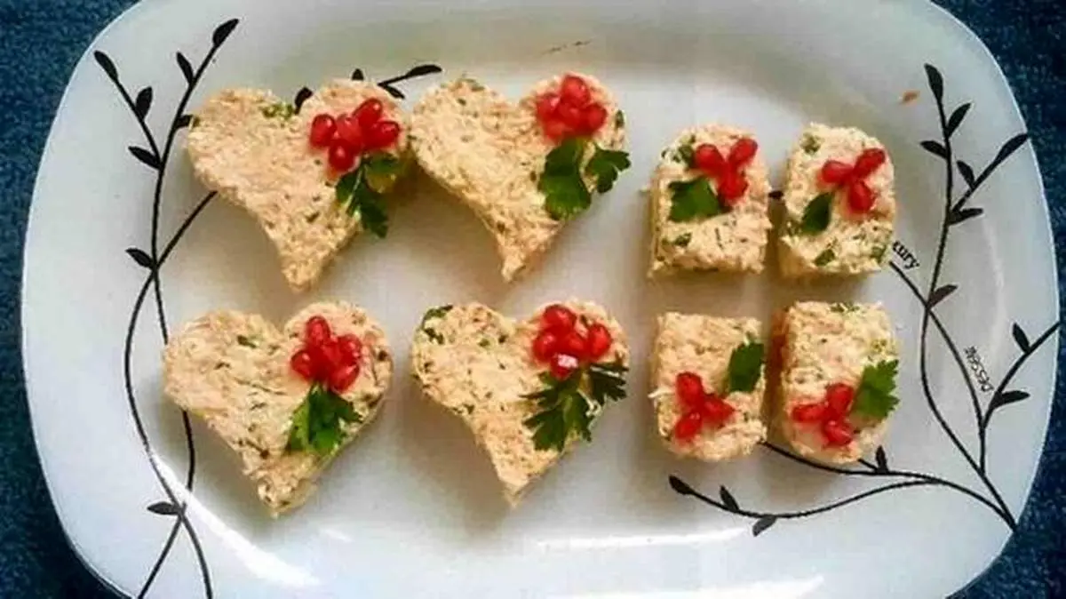 طرز تهیه راتا مرغ و بادام