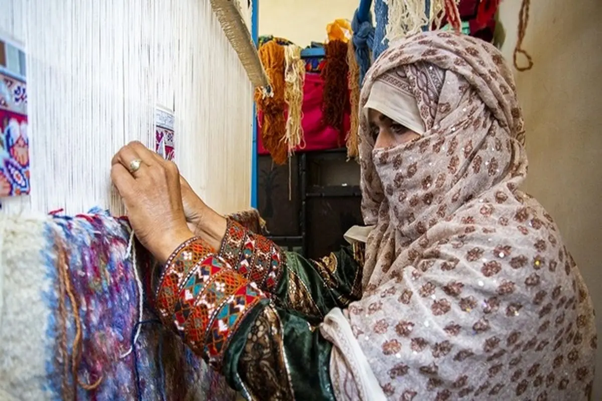 قالی کرمان، هنر دست زنان اردوگاه