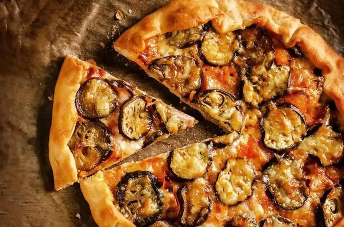 طرز تهیه پیتزا بادمجان و سیر خوشمزه و متفاوت