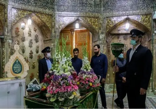 گل آرایی زیبا و تماشایی حرم مطهر حضرت اباالفضل (ع)+فیلم