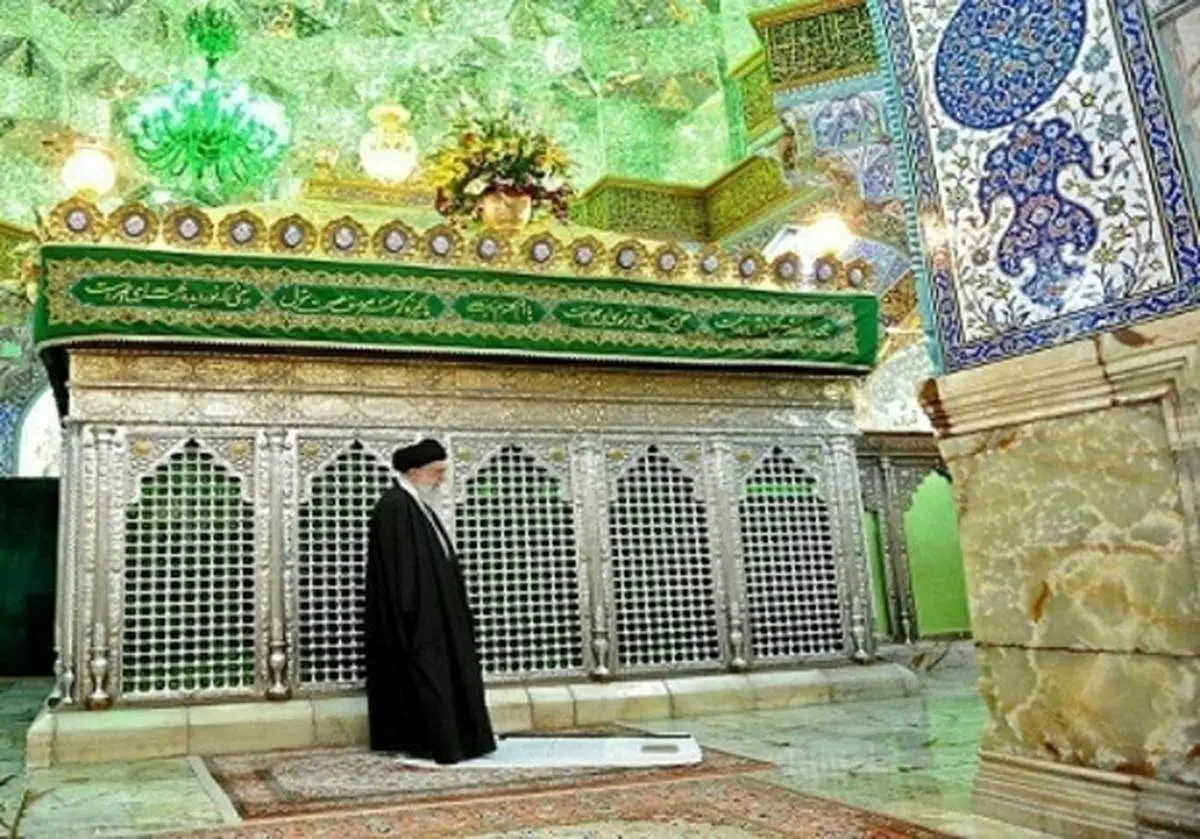 یادداشت رهبر انقلاب در دفتر یادبود حرم مطهر حضرت معصومه (س) + عکس